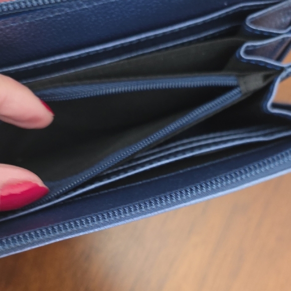 Women's Periwinkle Zippered Wallet - Picture 7 of 7